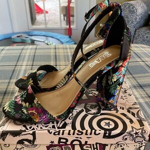 Brash women's Houston brocade heels size 7.5